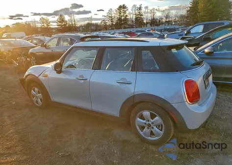 2016 Mini Cooper z USA, uszkodzony, nr VIN WMWXU1C53G2D09721